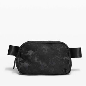 day hike backpack lululemon Lululemon Run All Day Backpack II *13L - Mini Spring Bloom Multi Black /  Black